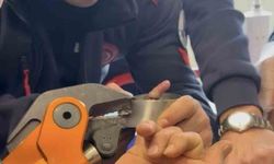 Parmağı çelik küllüğe sıkışan bebeğin imdadına itfaiye yetişti