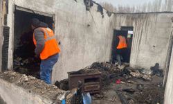 Patnos'ta evi yanan aileye dernekten yardım eli