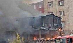 Pendik Kaynarca'da bir araçta başlayan yangın çevrede bulunan bina ve mekanlara da sıçradı. Olay yerine çok sayıda itfaiye ekibi sevk edildi.