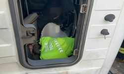 Polis üniformasını çıkarıp yaralının üzerini örttü