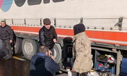 Posof Belediyesi'nden yolda kalan tır şoförlerine sıcak çorba