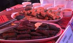 Rize'de Hamsi Festivali'nin gözdesi 'Hamsili su böreği ve hamsili döner' oldu