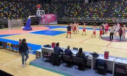 Samsun'da basketbol maçında oyuncu, hakeme saldırdı