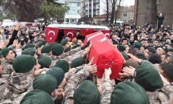 Samsunlu şehit polis, görev arkadaşlarının omzunda dualarla uğurlandı