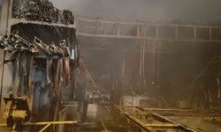 Sanayi sitesinde üretim atölyesi alevlere teslim oldu