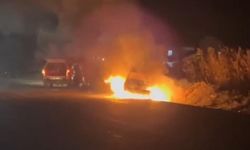 Şanlıurfa'da bir kişi otomobilini ateşe verdi