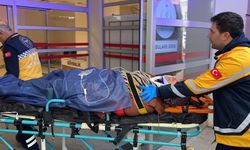 Şarampole devrilen otomobilde 3 kişi yaralandı