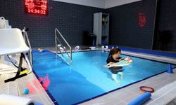 Serebral palsili Duru'nun tedavisi suyun gücüyle destekleniyor