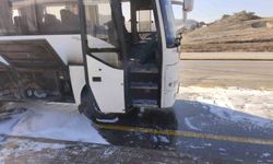 Seyir halindeki işçi servisi alev aldı