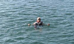 Siirt'te Aralık ortasında Botan Vadisinde suya girdiler