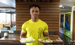 Siirt'te yemek servisleri Nijeryalı Micheal'den