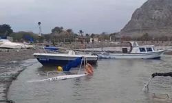 Silifke'de fırtına tekneleri batırdı