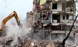 Sındırgı'da deprem sonrası yıkımlar yeniden başladı