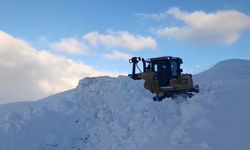 Şırnak'ta kar esareti devam ediyor, ekipler eksi 20 derecede çalışıyor