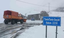 Şırnak'ta karlı yollar açılıyor