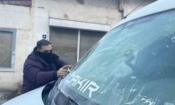 Sivas yine şaşırtmadı, buz kesen kentte cam kazıma mesaisi başladı