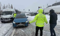 Sivas'ta etkili olan kar, hayatı durma noktasına getirdi