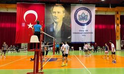 SUBÜ'den voleybolda çifte birincilik