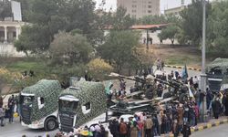 Suriye'de Esad'ın devrilmesinin yıl dönümünde yeni ordudan askeri geçit töreni