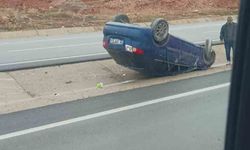 Takla atan otomobil refüje düştü: 2 yaralı