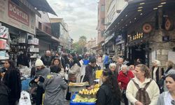 Tarihi Kemeraltı Çarşısı'nda yılbaşı yoğunluğu