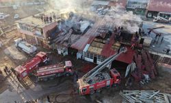 Tatvan'da kereste dükkanında yangın
