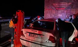 Tıra çarpan otomobil hurdaya döndü: 1 ölü