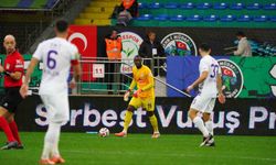 Trendyol Süper Lig: Çaykur Rizespor: 1 - Eyüpspor: 0 (İlk yarı)