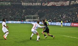 Trendyol Süper Lig: Kocaelispor: 2 - Antalyaspor: 1 (İlk yarı)