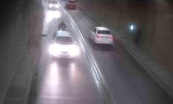 Tünelde bir anda duran otomobile motosiklet çarptı: Kaza anı kamerada