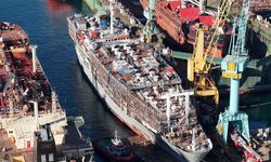 Tuzla'da yanan gemi söndürüldü