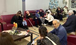 Üniversiteli gençlerden huzurevi ziyareti