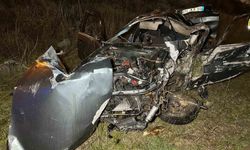 Uşak'ta otomobil şarampole devrildi: 2 ölü, 1 yaralı