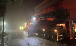 Uşak'ta poşet fabrikasında çıkan yangın söndürüldü