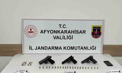 Uyuşturu ve ruhsatsız tabancalarla yakalanan şahıs tutuklandı