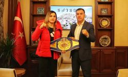 Vali Eldivan'dan dünya şampiyonu Turhan'a tebrik