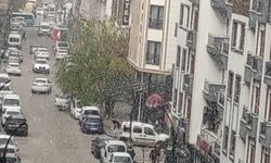 Van'da dolu yağışı şehri beyaza bürüdü