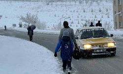 Van'da yoğun kar yağışı: Uçak seferleri rötar yaptı