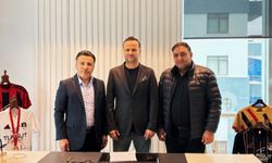 Vanspor, Osman Zeki Korkmaz ile anlaştı