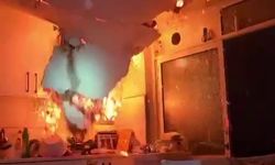 Yangında tavan çöktü, itfaiye ekipleri ölümden döndü... O anlar kameraya yansıdı