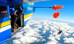 Yedek paraşütü uçağın kuyruğuna takıldı, 4 bin 600 metre yükseklikte asılı kaldı