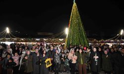 Yeni Yıl Festivali akşam saatlerine renk kattı