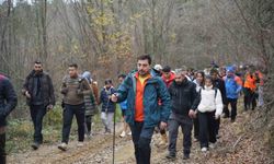 Yenişehir'de doğa yürüyüşü ile gençler stres attı