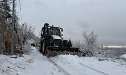 Yeşilyurt Belediyesi karla mücadelede çalışmalarını sürdürüyor