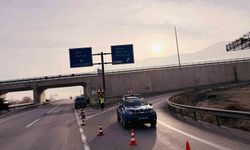 Yoğun sis nedeniyle kara yolu ulaşıma kapatıldı