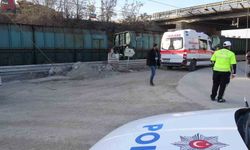 Yük treninin çarptığı genç hayatını kaybetti