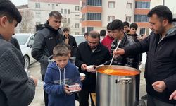 Yüksekova'da cuma namazı sonrası cemaate keledoş ikram edildi