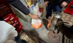 Zara'da ihtiyaç sahiplerinin veresiye borcu kapatıldı, defter sobada yakıldı