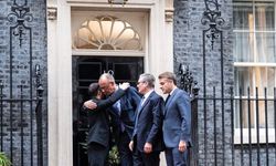 Zelenskiy: 'Londra'daki görüşmeler verimli geçti ve barış yönünde küçük bir ilerleme var'