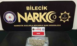 220 gram uyuşturucu maddeyi çadırın içine saklamışlar